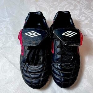 Umbro Porto Youth Unisex Soccer Cleats Black White and Red Youth Size 2